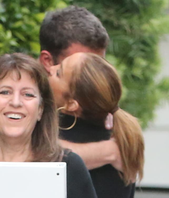 Esta fue la primera ocasión que se dejaron ver juntos de nueva cuenta después de que 
<b><a href="https://www.univision.com/famosos/ben-affleck-jlo-cumpleanos-hijos-fotos" target="_blank">Ben Affleck celebró su cumpleaños 49</a></b> el pasado domingo 15 de agosto. 
<br>