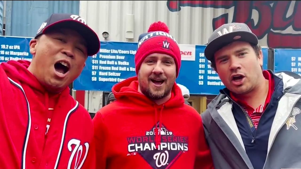 Los aficionados vuelven a Nationals Park para apoyar a la novena de Washington