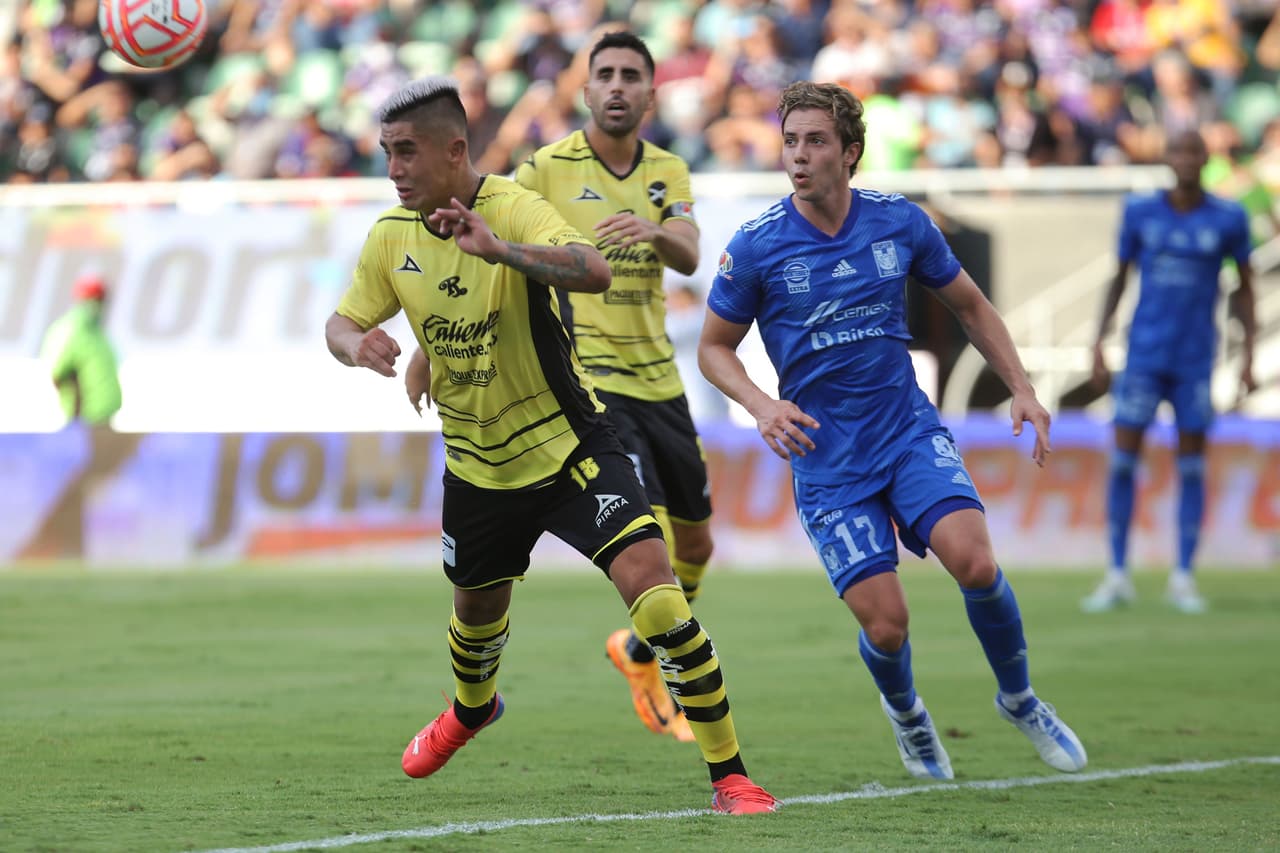 Tigres lograron su primer triunfo de la temporada tras imponerse a Mazatlán que no aprovechó que el rival sufrió la expulsión de Córdova.