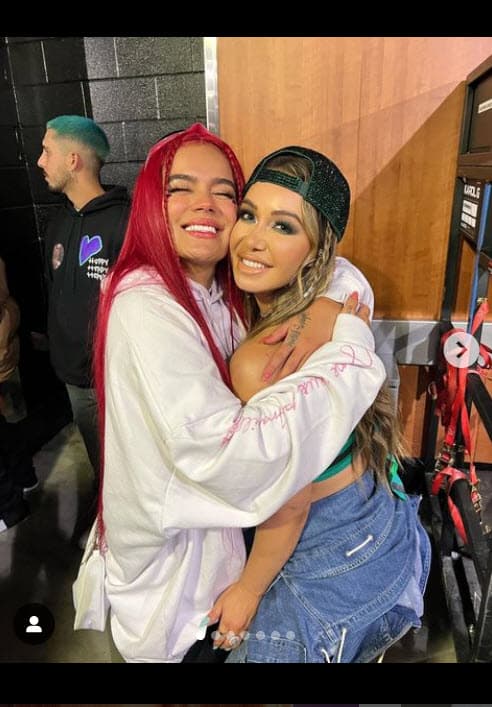 El encuentro entre estas "dos divas", como uno de los seguidores de Chiquis lo describió en los comentarios, provocó varias reacciones. 
<br>