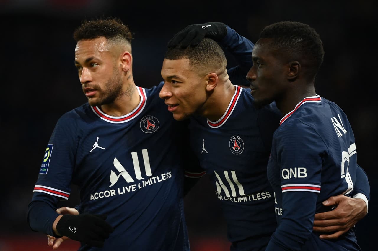 El PSG goleó al Lorient gracias a los dobletes de Neymar y Mbappé, así como otro tanto de Messi.