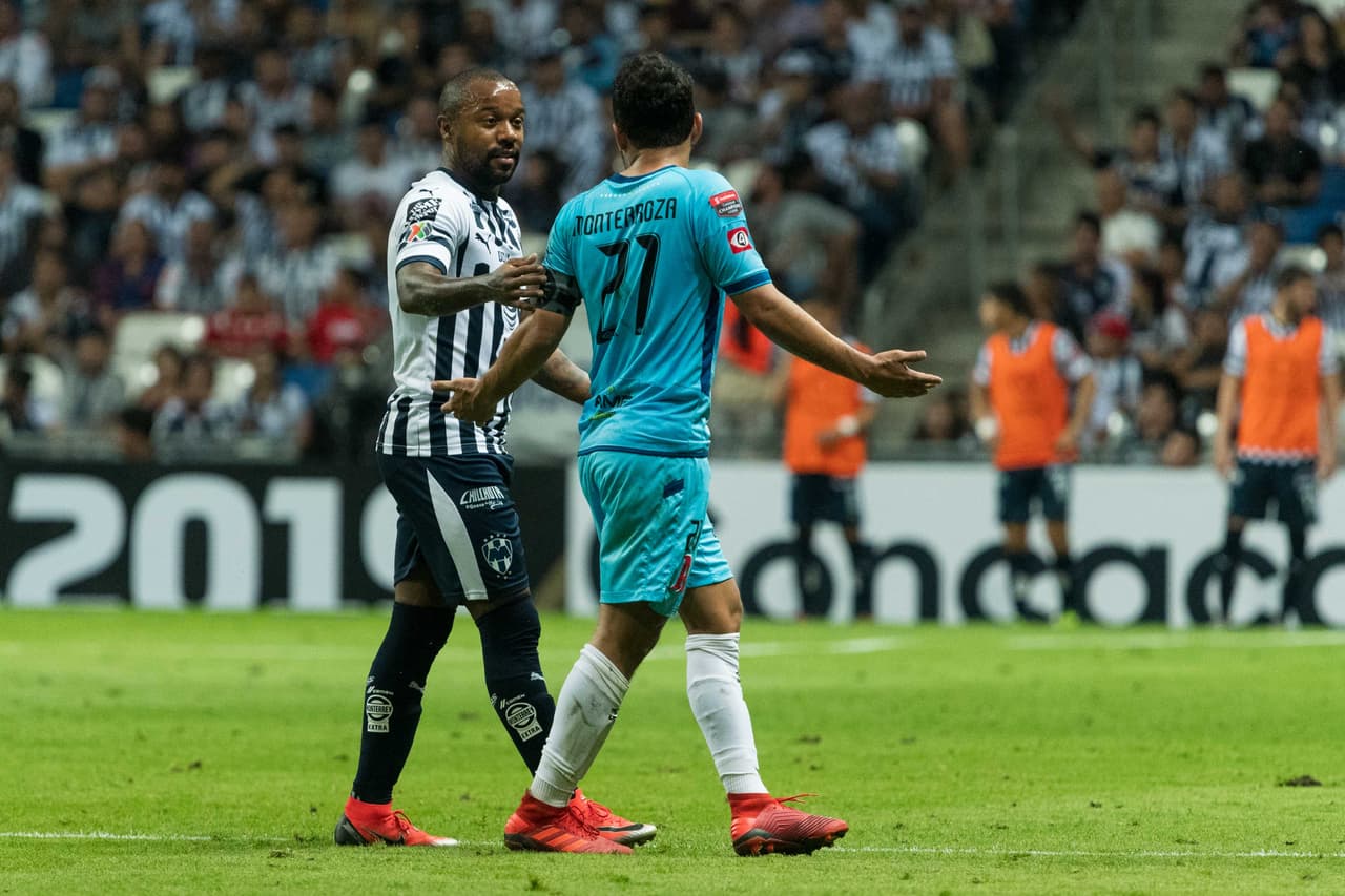 El ingreso de Dorlan Pabón le dio otra cara a Monterrey y al minuto 85 el colombiano fue derribado en el área para un nuevo penal a su favor.