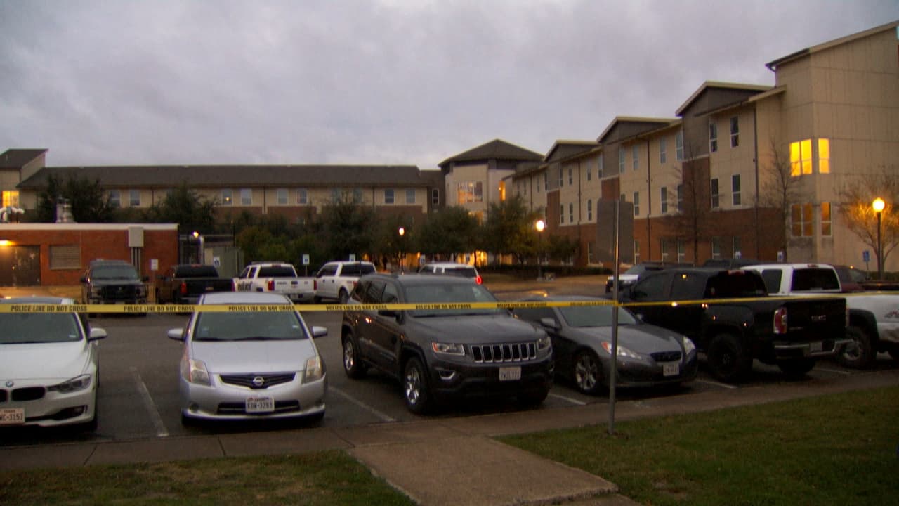 El campus de Commerce de Texas A&M en Dallas confirmó que dos personas murieron en un tiroteo este lunes.