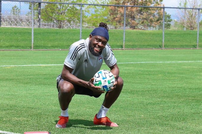 Kei Kamara disfruta de las primeras sesiones en el campamento de Colorado Rapids.