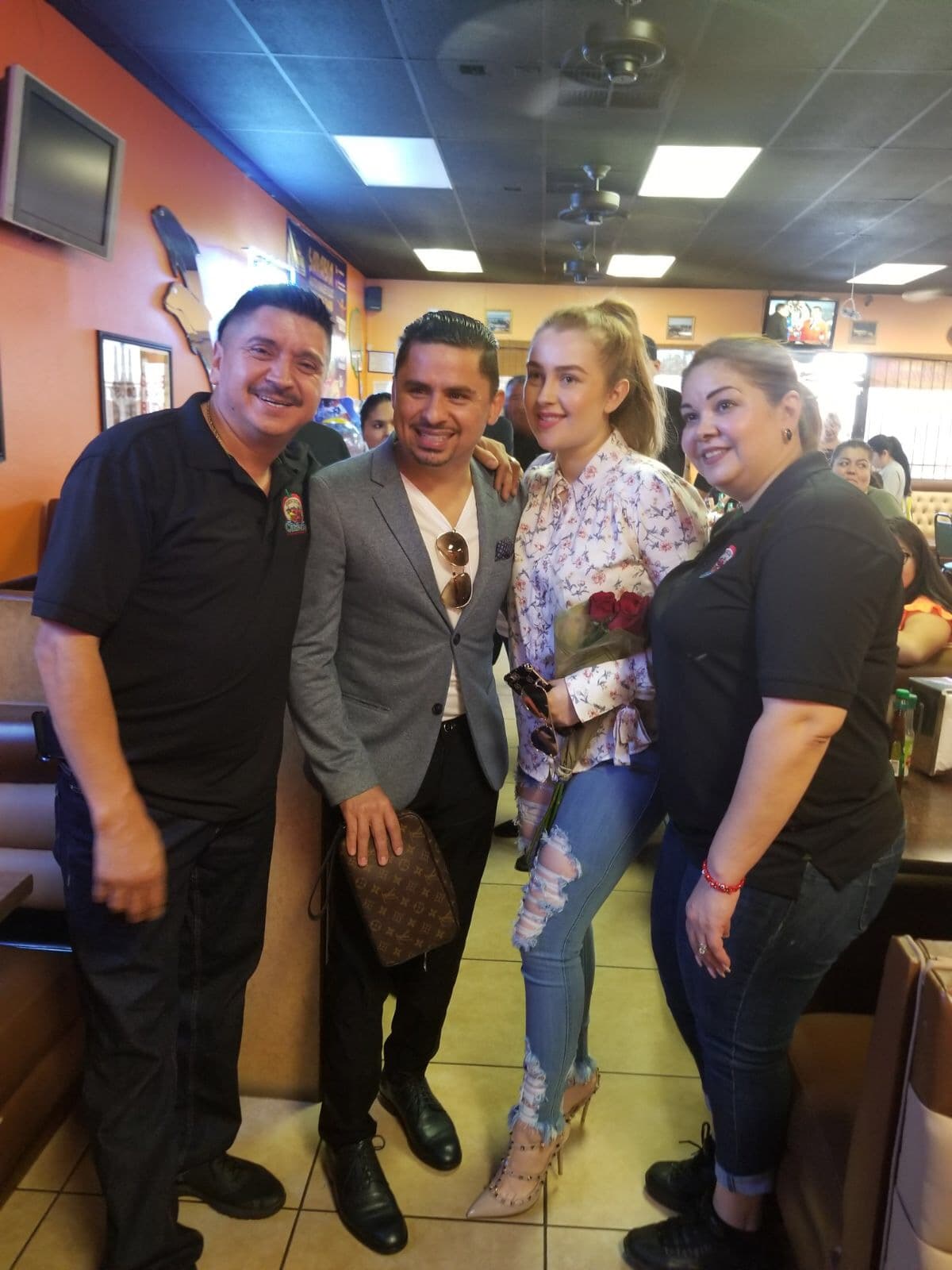 Gastelum ha compuesto varios temas a Larry Hernández y de ahí ha surgido una gran amistad entre ambos y sus respectivas parejas.