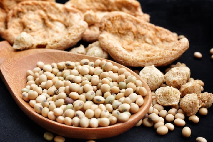 Durante el Reto 28 también tendrás la oportunidad de preparar
<a href="https://www.univision.com/noticias/recetas-reto-28/hamburguesas-de-carne-de-soya-reto-28">hamburguesas de carne de soya</a>, una proteína vegetal muy nutritiva.