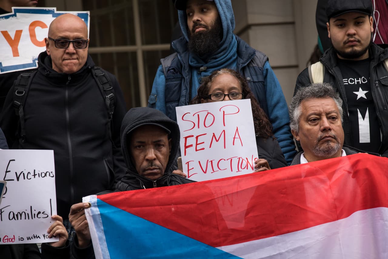 Juez autoriza al gobierno a cortar el pago de alojamiento temporal a desplazados puertorriqueños del huracán María