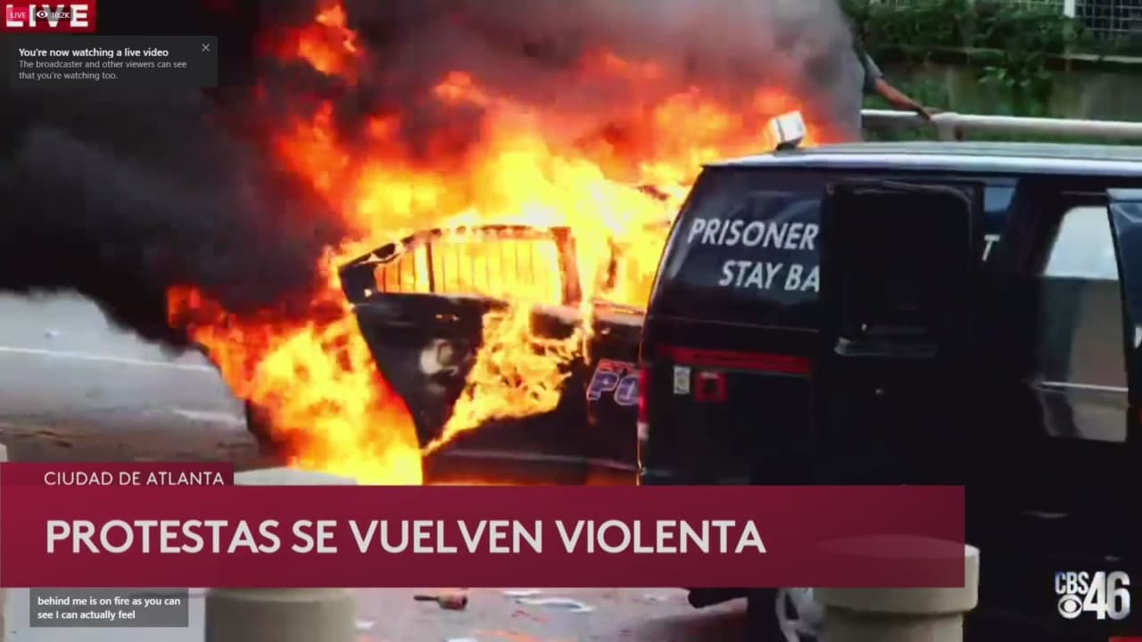 Manifestantes y policías enfrentados durante protestas en Atlanta por la muerte de George Floyd
