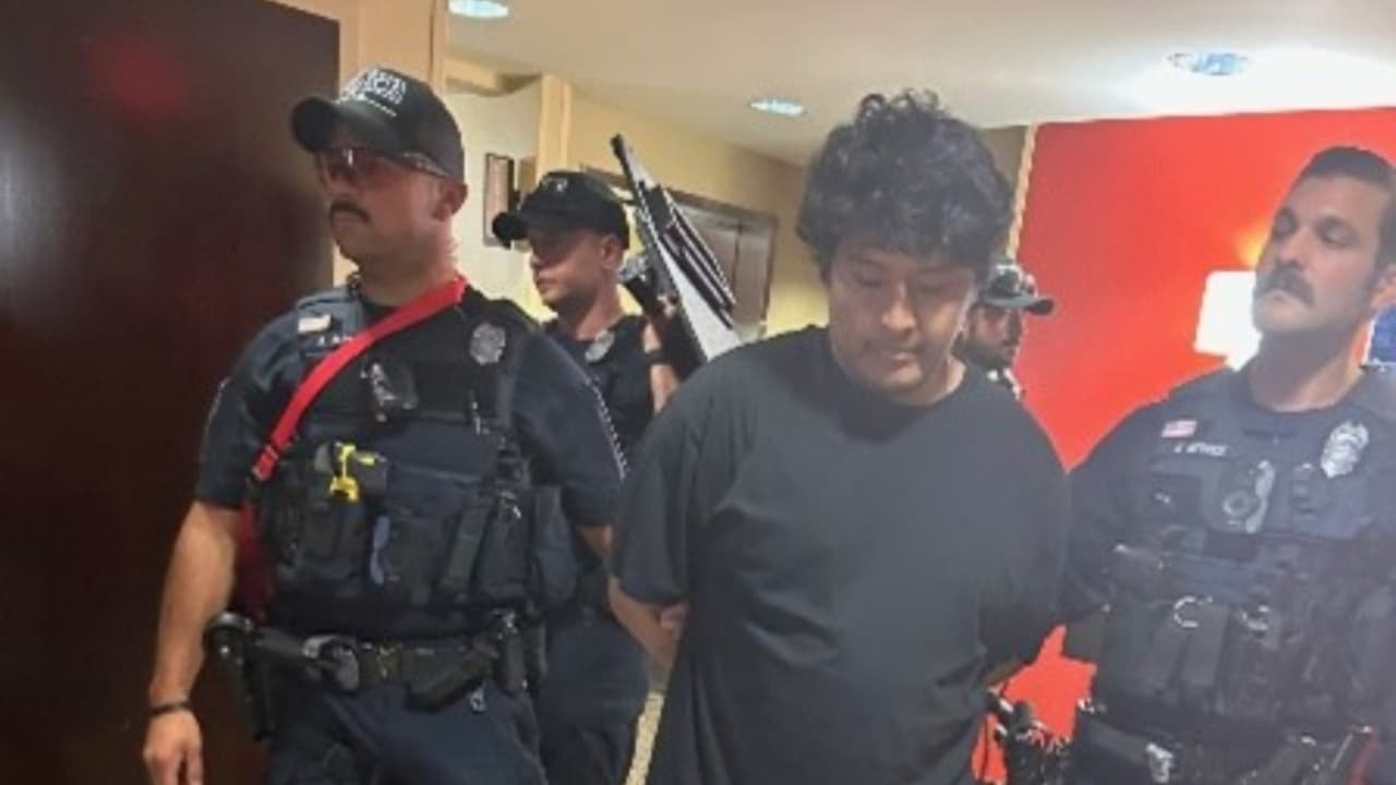 Arrestan en un hotel a sospechoso de intentar secuestrar a una niña en centro comercial de Virginia