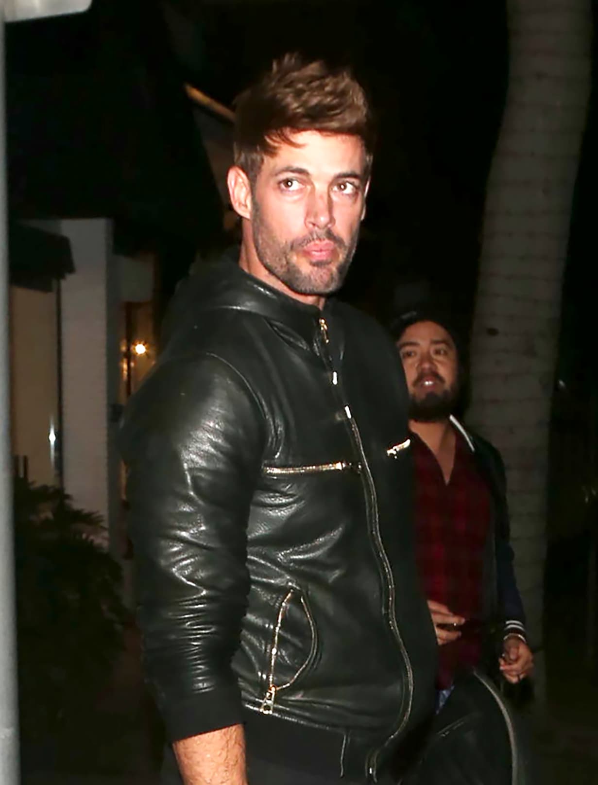 "Yo soy Sarai, la mujer a la que le enseña ser como él (William) y la historia se basa en eso, en la relación amorosa de los dos", explicó Alicia.