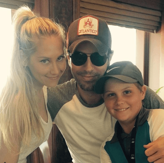 Esta es la úlitma imagen de la pareja juntos en redes sociales. Data del 9 de junio de 2016 y aparecen en compañía de Allan Kournikova, hermano de la tenista.