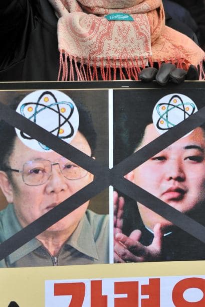 Además, Kim prometió que lanzará al espacio más satélites, como el puesto en órbita con éxito el pasado diciembre que costó a Corea del Norte nuevas sanciones de la ONU al considerarlo un ensayo encubierto de misiles.