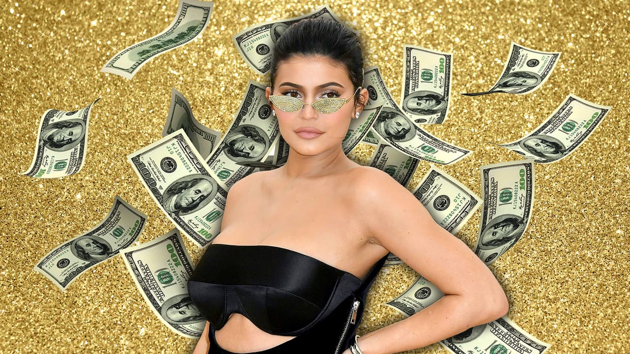 Si Jenner puede permitirse lujos como el
<a href="https://www.univision.com/entretenimiento/el-aceite-de-oro-para-el-pelo-y-otros-increibles-lujos-que-se-da-kylie-jenner-fotos">aceite de oro que usa para el cabello</a>, también puede permitirse arriesgar en ideas como una máquina expendedora de cosméticos.