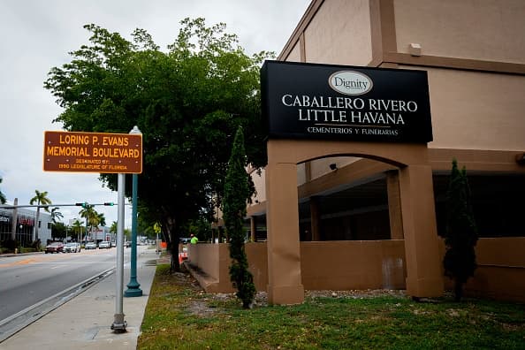 Durante la mañana del martes se había dicho que los restos de José José se encontraban en la Funeraria Caballero Rivero de la Pequeña Habana, pero la información no fue confirmada.