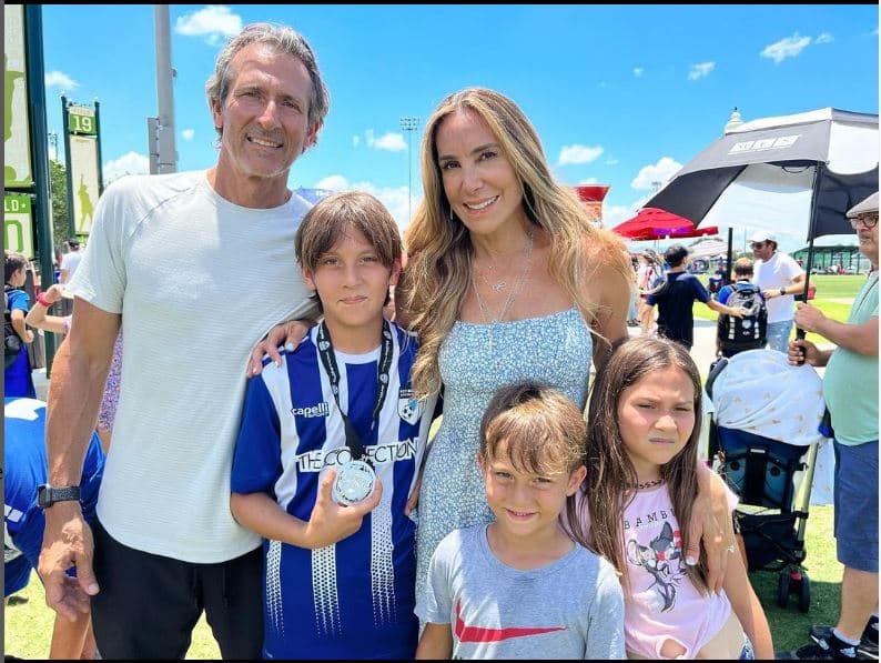 Natalia Streignard con su familia
