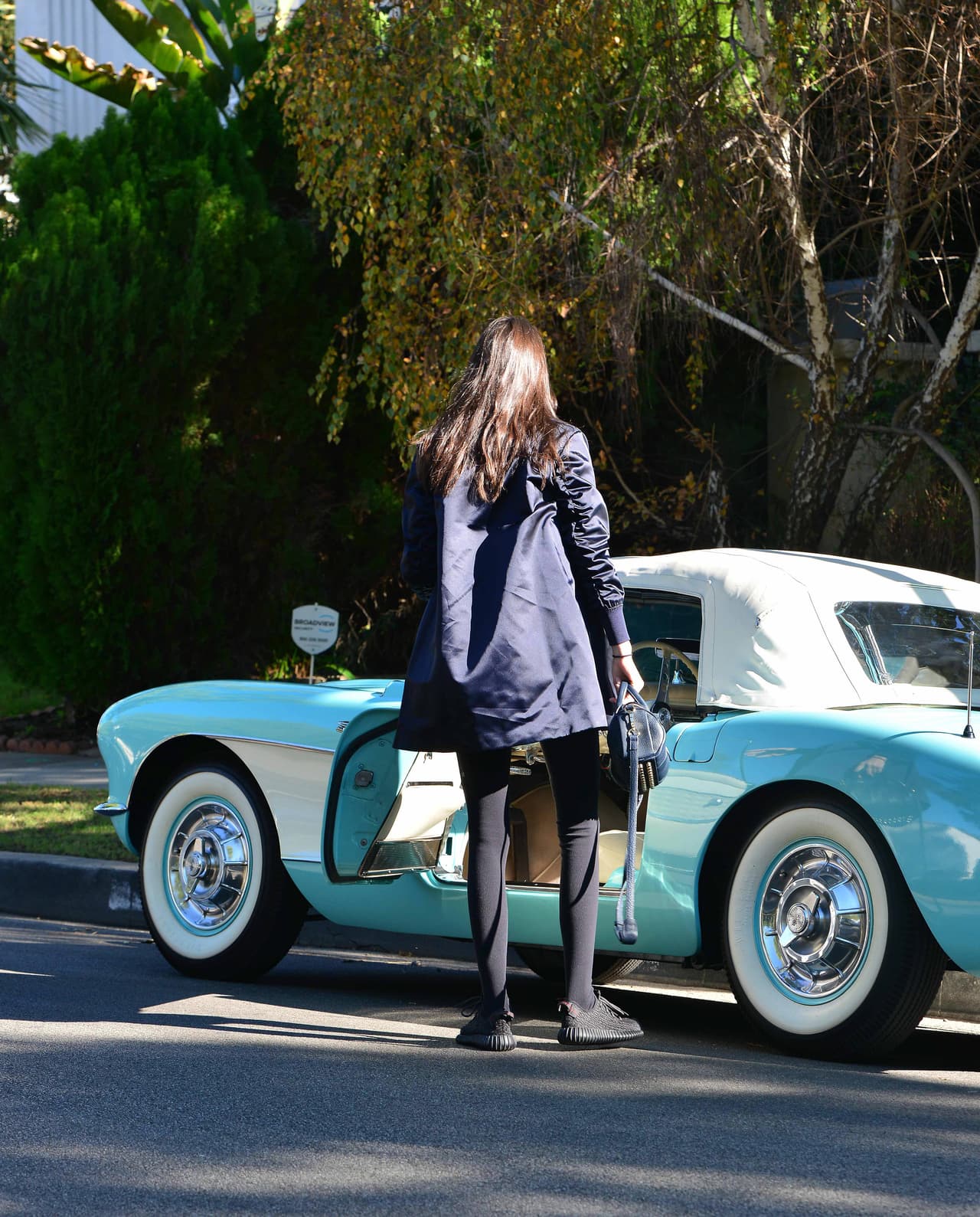 Aunque ya ha pasado más de un mes desde que cumplió sus 20, la socialité fue vista ayer paseando en este nuevo carrito vintage, valuado en más de $100K.