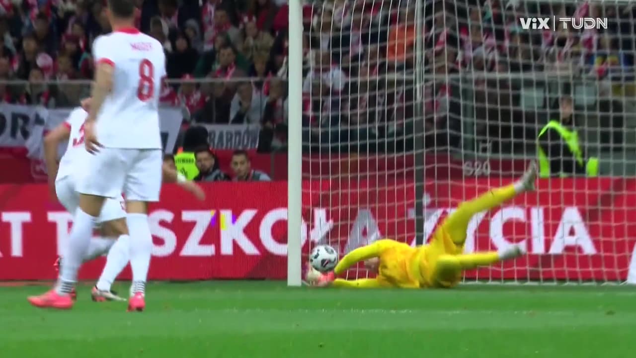 ¡Gran atajada! Skorupski detiene el disparo de Neto