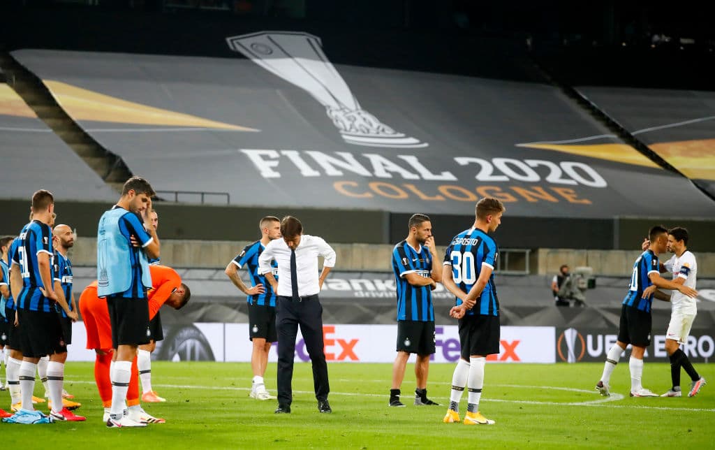 Tras caer en la final de la justa continental, algunos jugadores decidieron retirarse las medallas del subcampeonato.