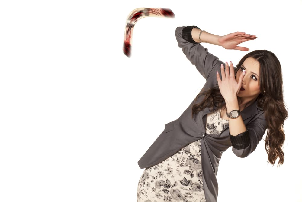 <b>Tengo un daño</b>
<br>Muchas personas cuando las cosas empiezan a salirle mal o tienen un problema tras otro encuentran una salida fácil diciendo que “alguien me hizo un daño” o “tengo un mal o un hechizo” y en muchos casos se trata del resultado de sus acciones pasadas, lo que se llama el Karma, la ley de acción y reacción.