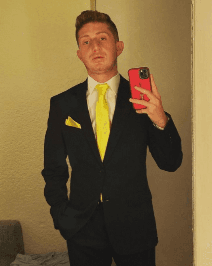 A través de redes sociales el joven actor celebró su regreso a la serie además de desatar los suspiros de sus fans. 
<br>