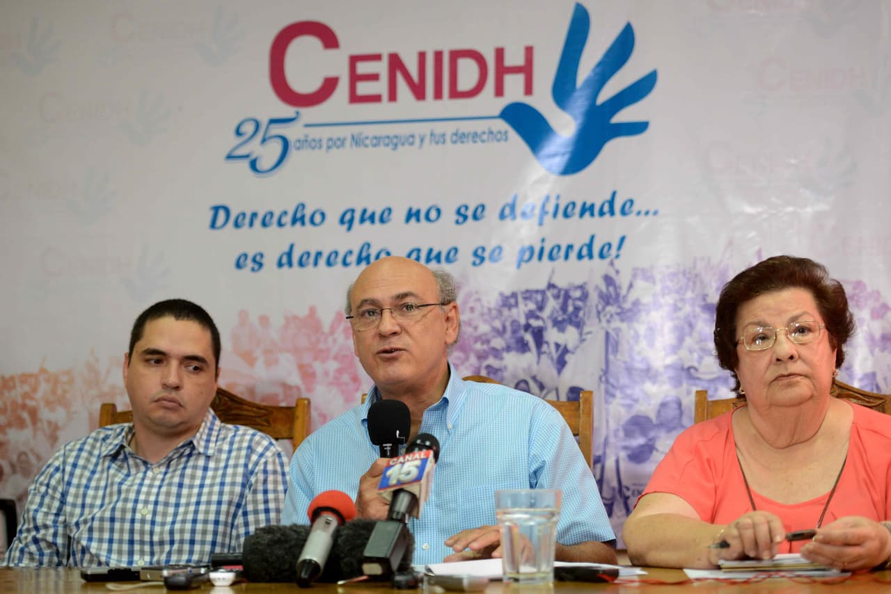 En 1998, Vilma Núñez (derecha) llevó a la CIDH la denuncia de abuso sexual de Zoilamérica Ortega Murillo.