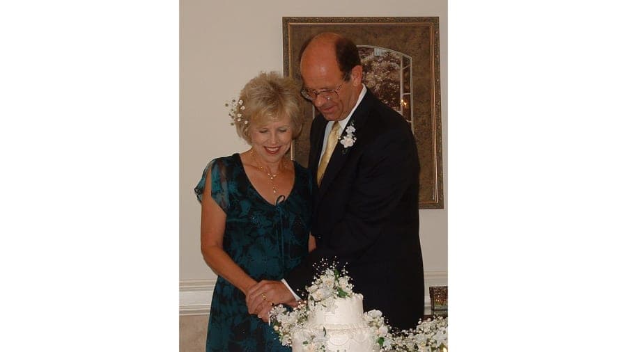 Diane Kirschke y Nick Marson durante su boda en septiembre de 2002 en Houston, Texas.