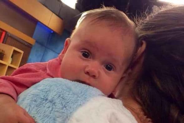 Baby Bruce es toda una estrella, las cámaras le gustaron.