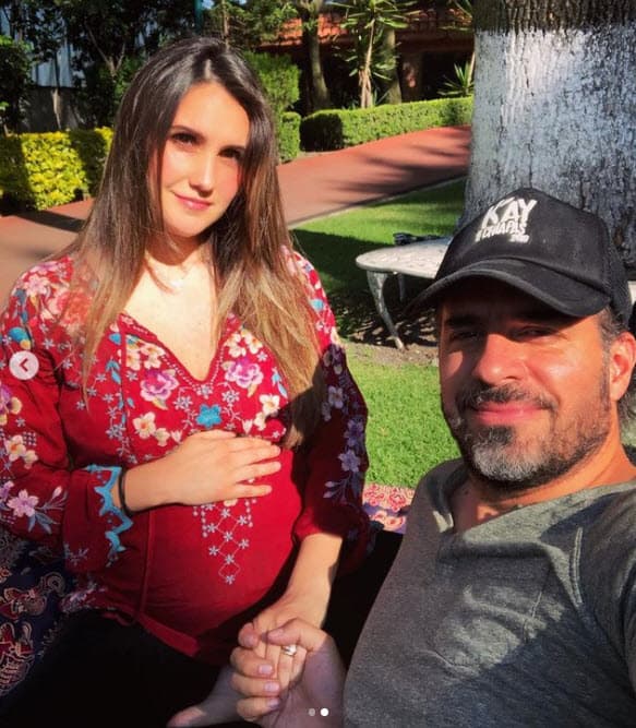 Dulce María fue parte de un grupo de famosas como Sharon Fonseca y Fernanda Castillo que tuvieron que vivir sus
<b> <a href="https://www.univision.com/famosos/de-mary-iglesias-a-blu-jerusalema-estos-son-los-bebes-famosos-de-2020-video" target="_blank">embarazos en medio de la pandemia </a></b>de covid-19, con el encierro que eso ha implicado. 
<br>