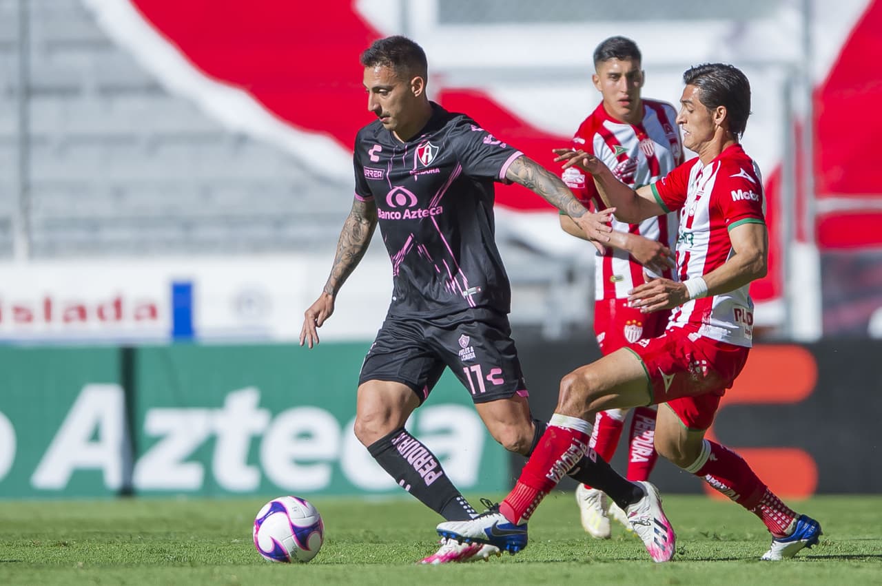 Avanzados los minutos, los rojinegros generaban mayor peligro al arco de Malagón.