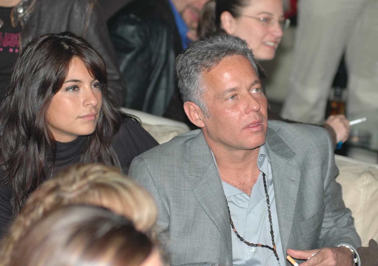 En 2005 Ana Brenda Contreras y Alexis Ayala se conocieron durante las grabaciones de la telenovela 'Barrera de amor' y fue en ese momento cuando iniciaron una relación sentimental. Este noviazgo provocó polémica porque ambos se llevan 21 años de diferencia.