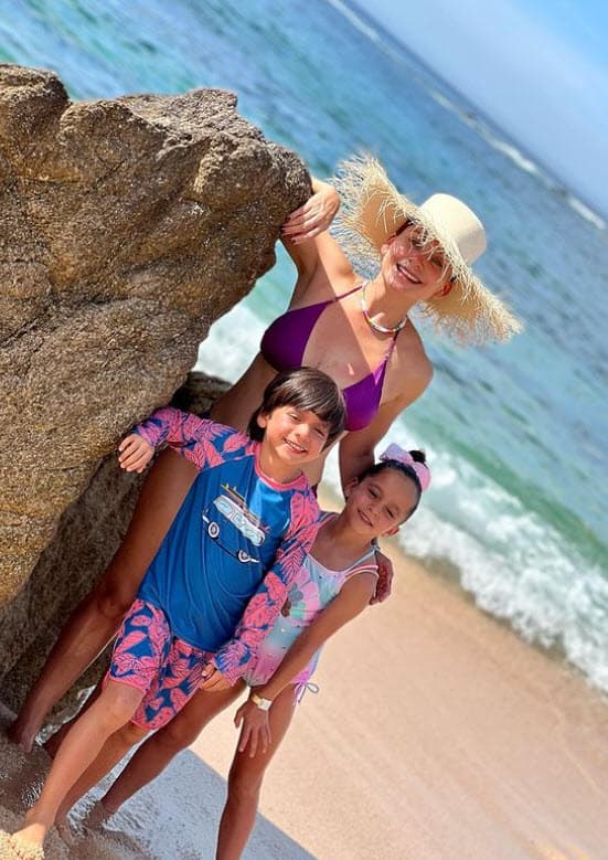 El actor confesó que sus hijos han 
<b>resentido la falta de Elizabeth</b> en casa: "
<b>Los que padecen más esto son mis hijos</b>", contó en un encuentro con la prensa a su llegada a un evento.
<br>