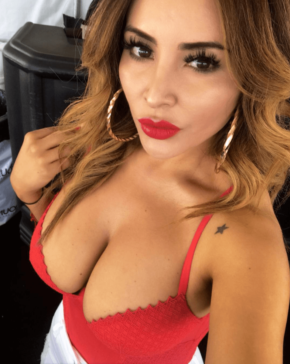 Llegada la primavera, la locutora acaparó miradas con esta foto en abril.