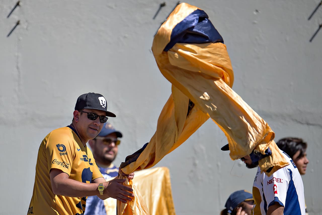 Los fanáticos de Pumas UNAM y América llegaron al estadio de Ciudad Universitaria con su colorido y alegría para una nueva edición del Clásico Capitalino en la Jornada 7 del Clausura 2019 en la Liga MX.