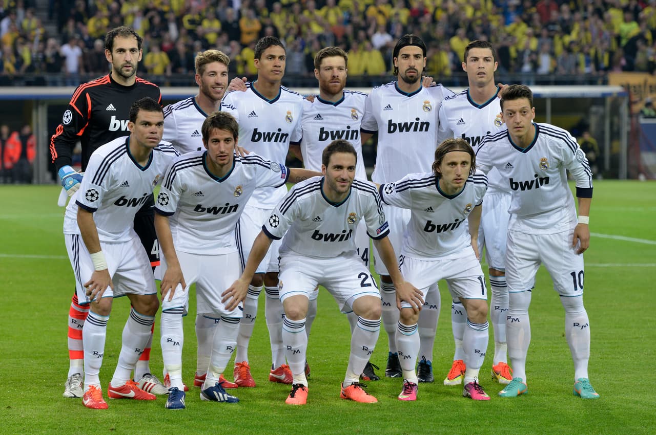 Ambas escuadras presentaron lo mejor de sus arsenales. Por el Real Madrid destacaban Cristiano Ronaldo, Modric, Özil y Xabi Alonso.