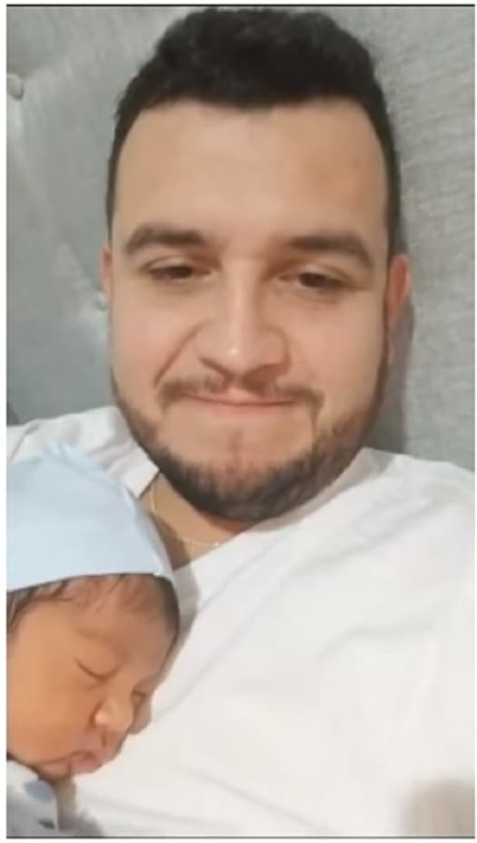 No fue hasta la madrugada del 30 de diciembre cuando, a través de otro video en su canal de YouTube, Edén presentó oficialmente a su hijo: "Emilio nació el 27 de diciembre en Sinaloa, es una experiencia nueva y diferente... ¡Es una chulada!", dijo Muñoz donde también confesó que estuvo presente en el parto.