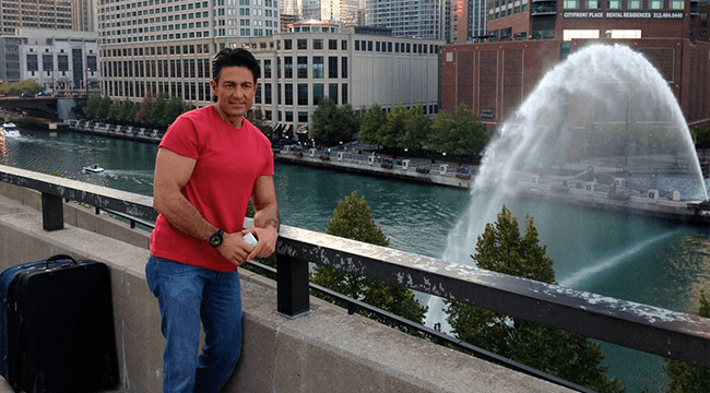 No fuma y no bebe ni una sola gota de alcohol.