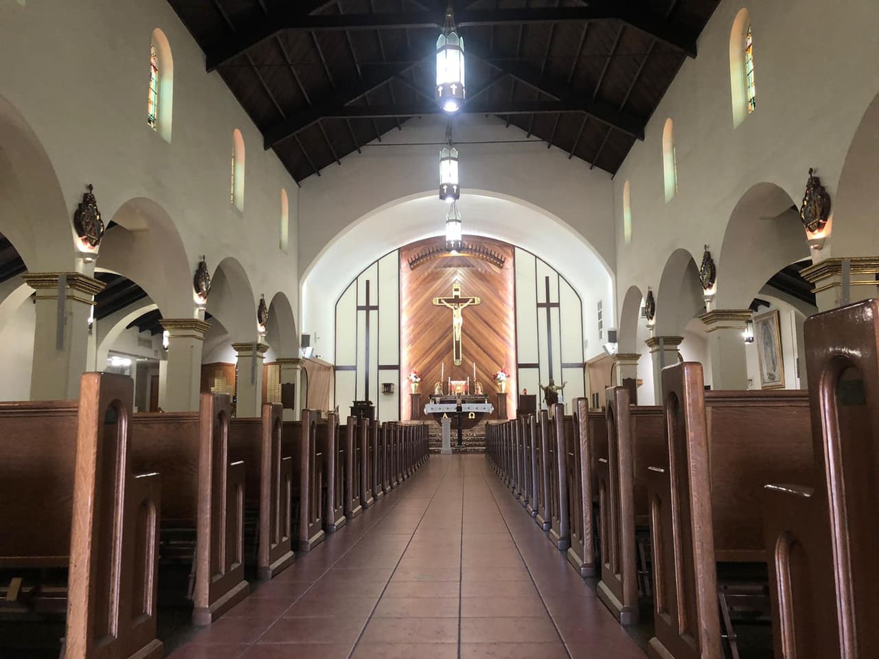 Con la reapertura total de California, regresan las iglesias católicas a su máxima capacidad