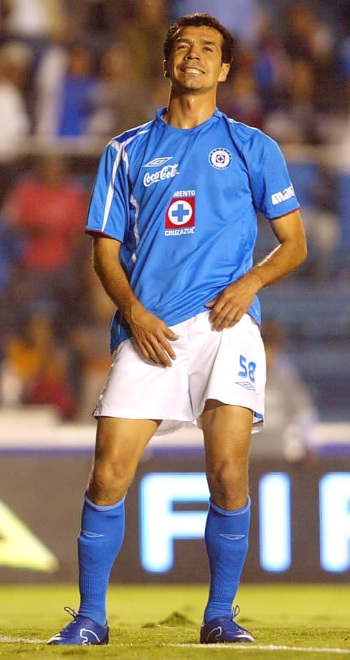 Jared Borguetti llegó a Cruz Azul en 2006 donde no tuvo un buen rendimiento ya que en 26 partidos solo consiguió 7 anotaciones y tras varias lesiones, a finales de 2007, salió transferido a Monterrey.