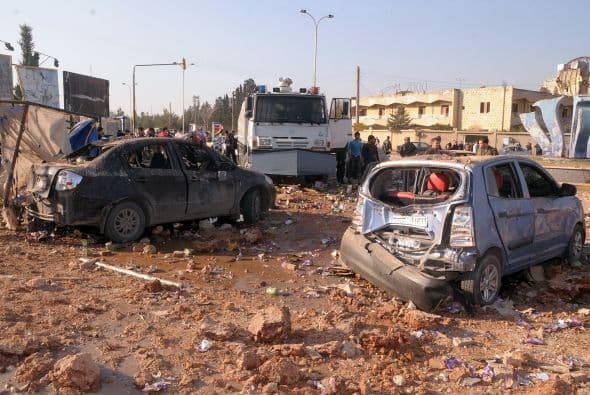 Uno de los carros bomba, conducidos por suicidas, tuvo como objetivo camiones de transporte de una de las agencias de seguridad del régimen del presidente Bashar al-Assad, informó el Observatorio Sirio de Derechos Humanos (OSDH), citado por el diario israelí Haaretz.