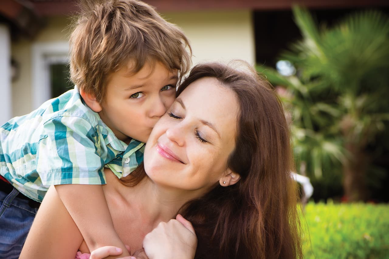 <b>Escorpión</b>
<br>La mamá escorpiona suele ser determinada y fuerte, con una gran voluntad para hacer las cosas, altamente intuitiva, apasionada, excitante, de magnética personalidad y gran carisma y ¡no se pueden engañar porque lo descubre todo!