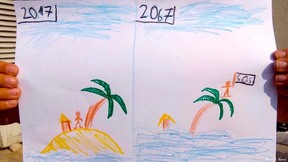 <b>Un mundo que se hunde. </b>Samuel tiene apenas 10 años de edad, pero responde con claridad cuando se le pregunta cómo afectará el cambio climático a nuestro planeta: el nivel del agua aumentará tanto que la gente que vive cerca del mar tendrá que pedir ayuda. ¿A qué se debe esto? Samuel mira con seriedad y contesta: "A la extrema contaminación".