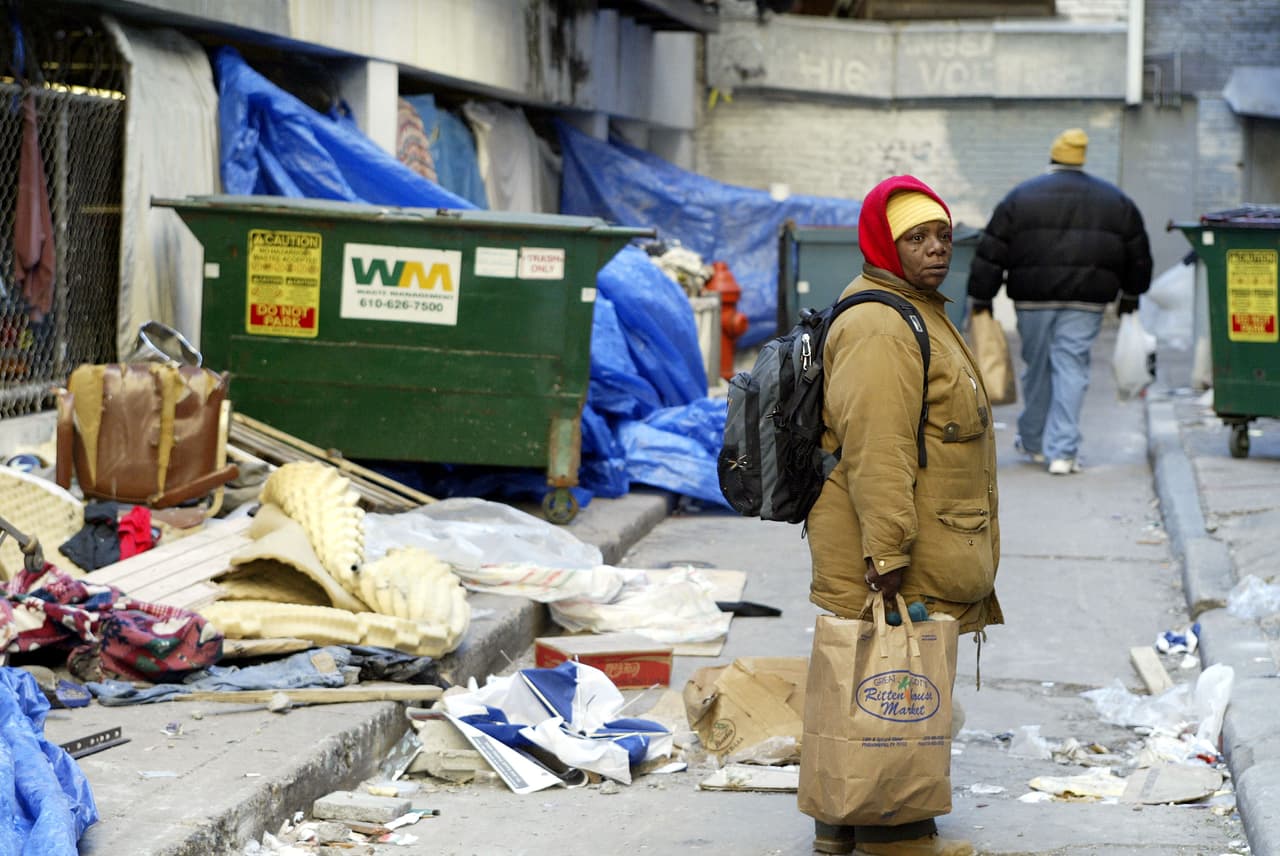También abrir todas las camas disponibles dentro de la red de viviendas de emergencia a personas sin hogar.