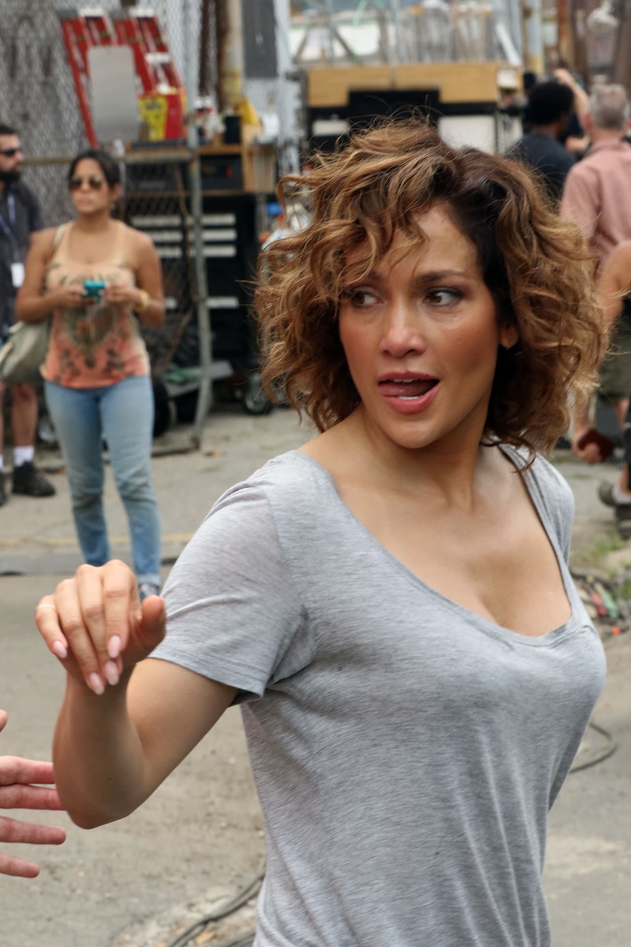 Pero tenía que despedirse pronto.