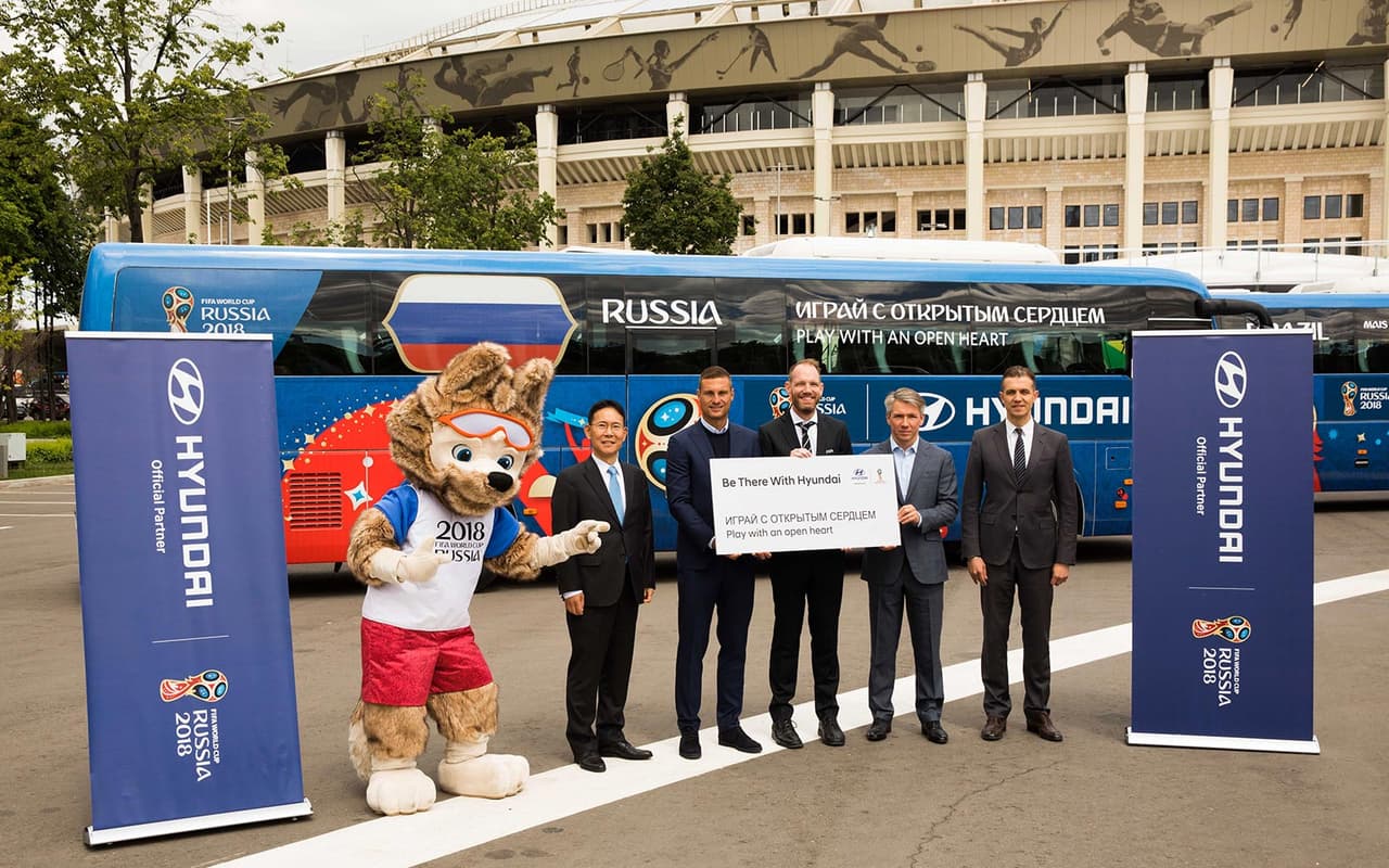 Los autobuses ya fueron entregados y aguardan la llegada de su selección. El contrato firmado entre la FIA y el fabricante coreano Hyundai (para el cual también se incluye su filial KIA Motors dentro de esta negociación), tiene vigencia hasta 2022, cuando se lleve a cabo la Copa Mundial de Fútbol en Qatar.