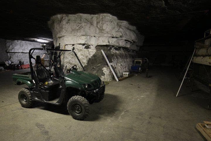 <b>Day of the Dead (The Wampum Mines)</b>. La película clásica de culto de George Romero de zombies se filmó en gran parte en las Wampum Mines.
<br>
<br>
<b><a href="https://g.page/wampum-underground?share">Cómo llegar</a></b>