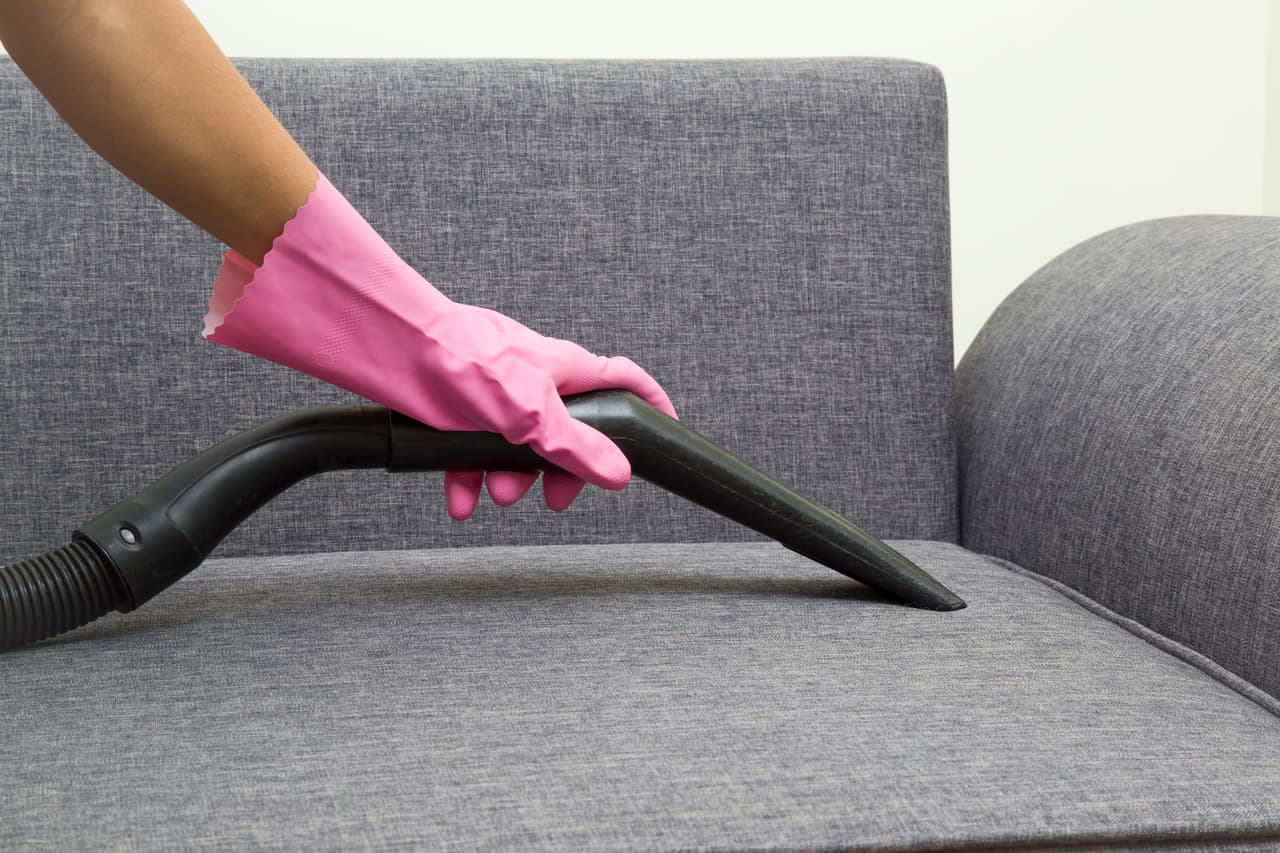 <b>Considera las funciones de cada rincón de tu casa: ¿Cuál es su función?</b>
<br>Pensar en los "roles" que juega tu casa para tu estilo de vida es esencial. Así, crearás un espacio que funcione para ti. ¿Cómo quieres que sea tu cocina? ¿El espacio de trabajo? Y, ¿el de relajación? Con un enfoque claro y sabiendo qué quieres lograr en cada espacio, podrás crear el espacio que desees y disponer de aquello que no cumpla con su función.