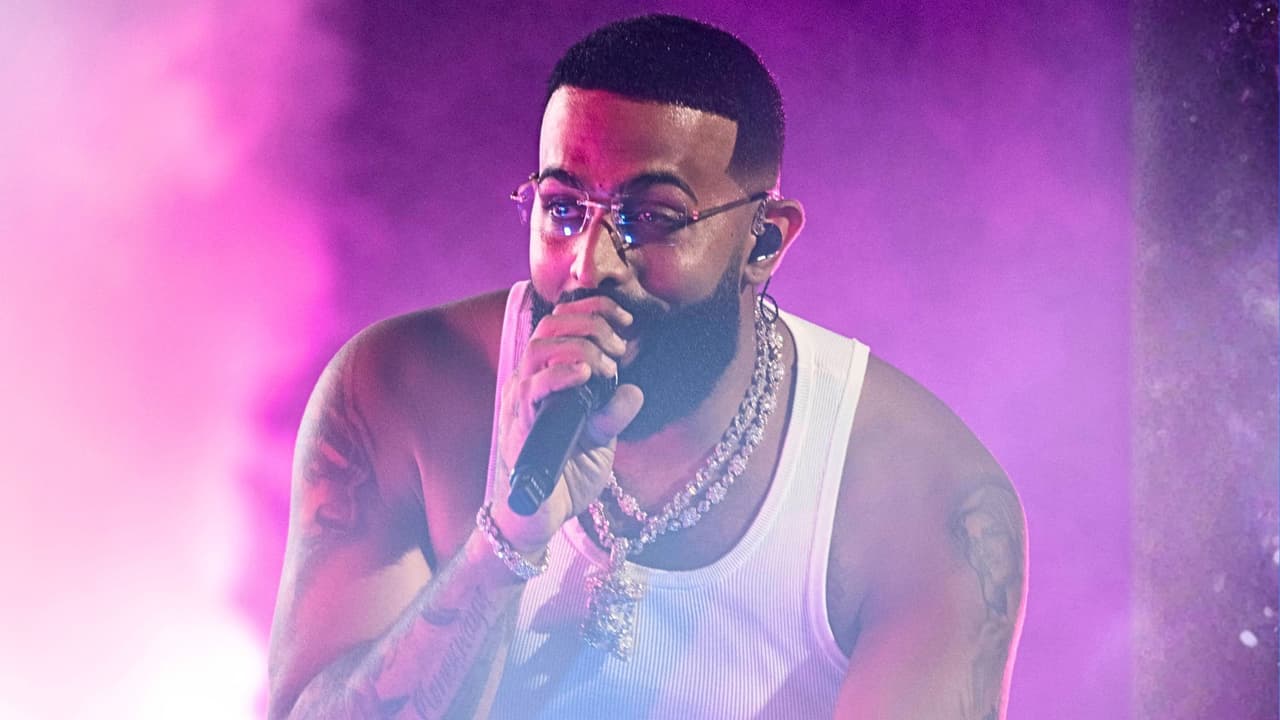 Eladio Carrión en Premios Juventud 2026: los temas 'Polaroid' y 'Body' en su show completo