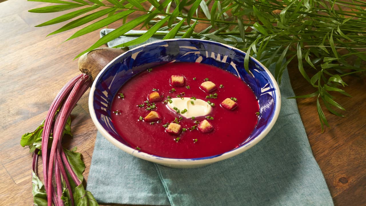 Sopa de manzana y remolacha