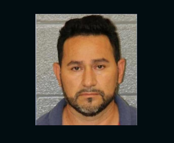 Comparece chofer hispano de Uber acusado de violar a pasajera en Matthews