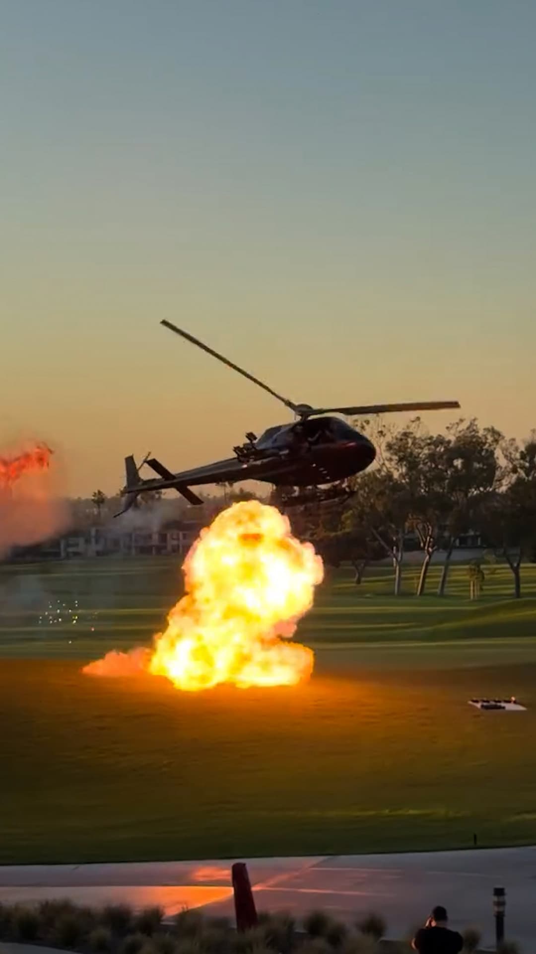 Un helicóptero sorprende a vecinos de Newport